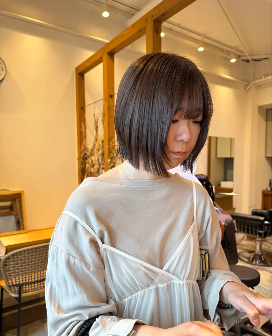 ショート カラー アッシュ 顔まわりレイヤー 顔周りカット レイヤーカット カット ヘアカラー トリートメント ENIF 大島 芽生のヘアスタイル