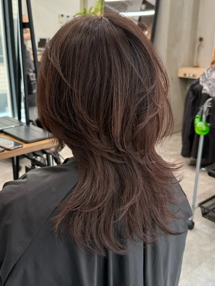 セミロング カラー ヘアカラー イツク ⚡️ ルーツ/ハイトーンのヘアスタイル