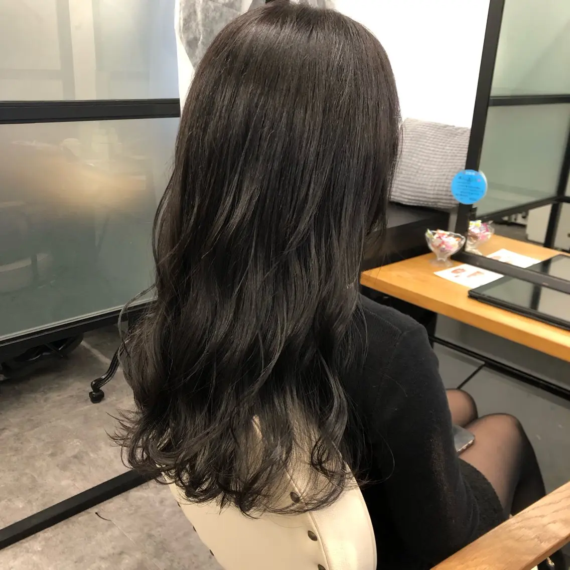 ロング カラー ヘアアレンジ アディクシーカラー アッシュ ベージュカラー 黒髪 ブリーチ カット ヘアカラー トリートメント ヘアセット JURI🤎 ワンカールレイヤーのヘアスタイル