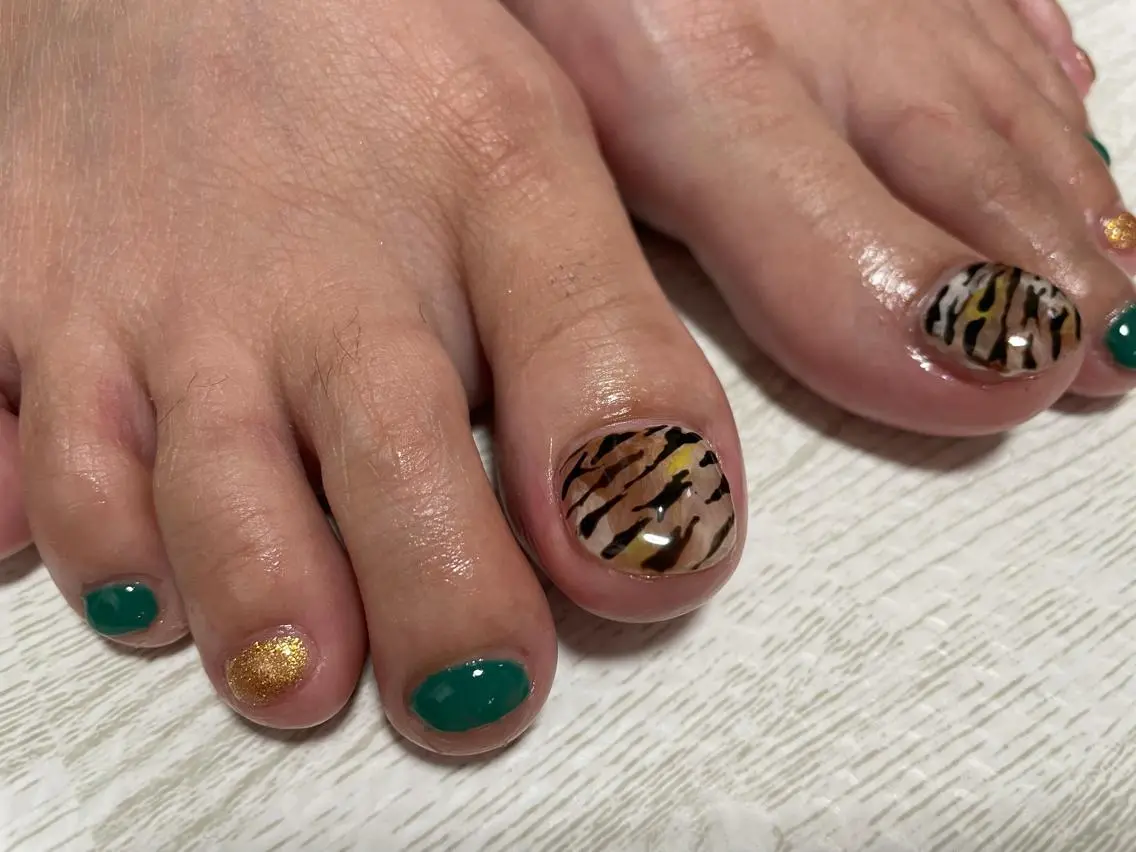 ネイル アニマル柄 フットネイル フットネイル Ulu Nail 🌱MOMOKAのネイルデザイン
