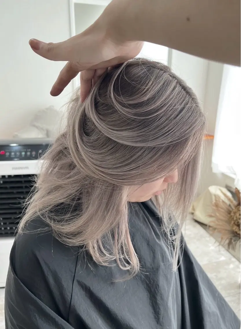 ミディアム カラー バレイヤージュ グレージュ レイヤーカット 指名数No.1 /NAOYAのヘアスタイル
