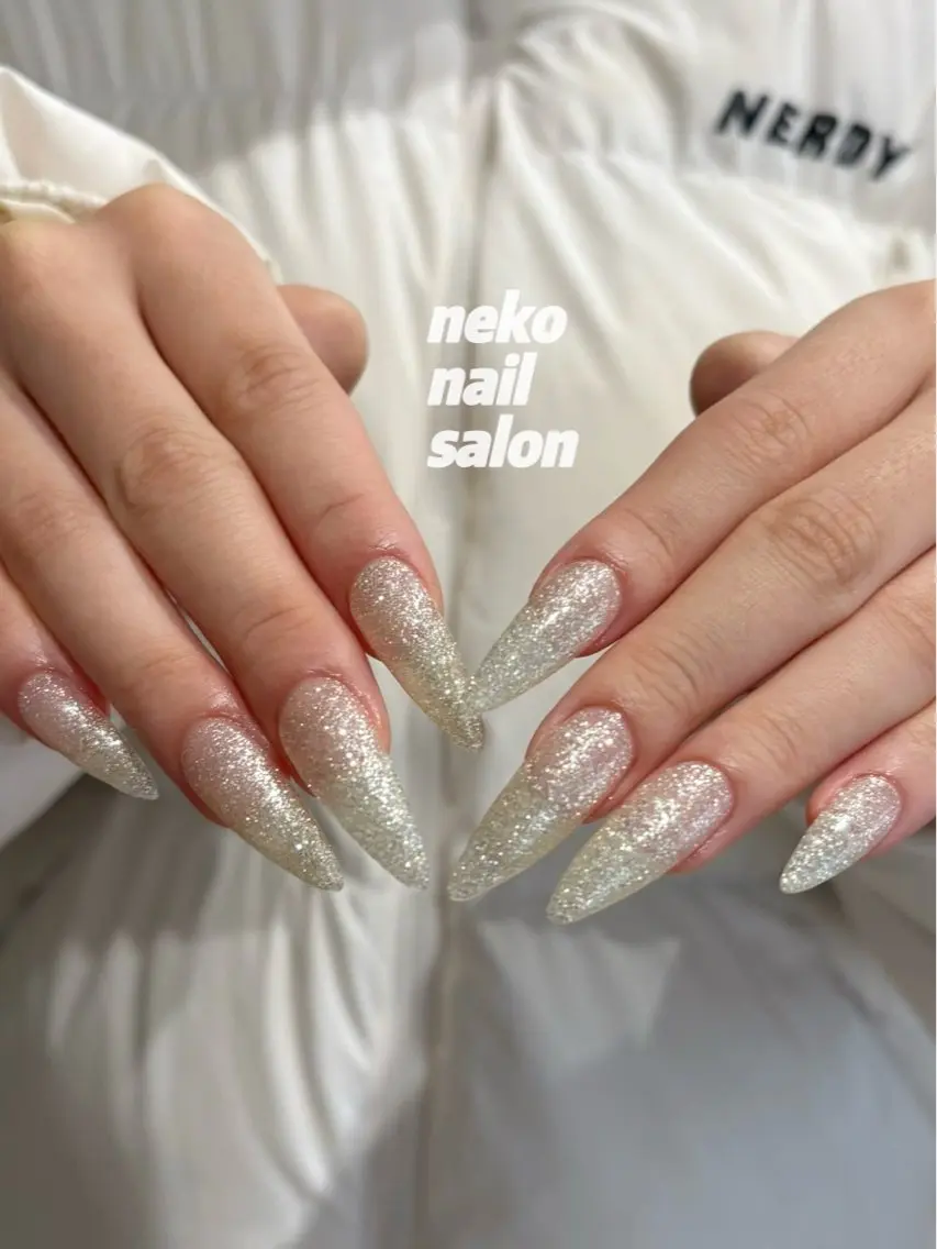 ネイル キラキラネイル ロングネイル neko nailのネイルデザイン
