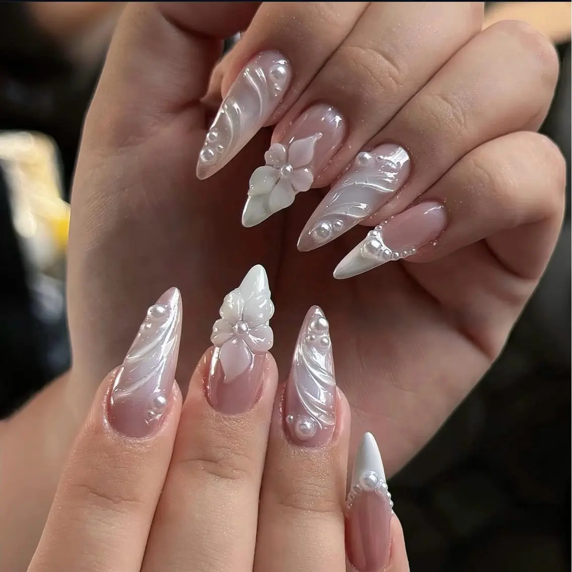 ネイル ガーリー キラキラネイル 韓国ネイル ロングネイル シンプルネイル ハンドネイル Genie Mika Nailsのネイルデザイン