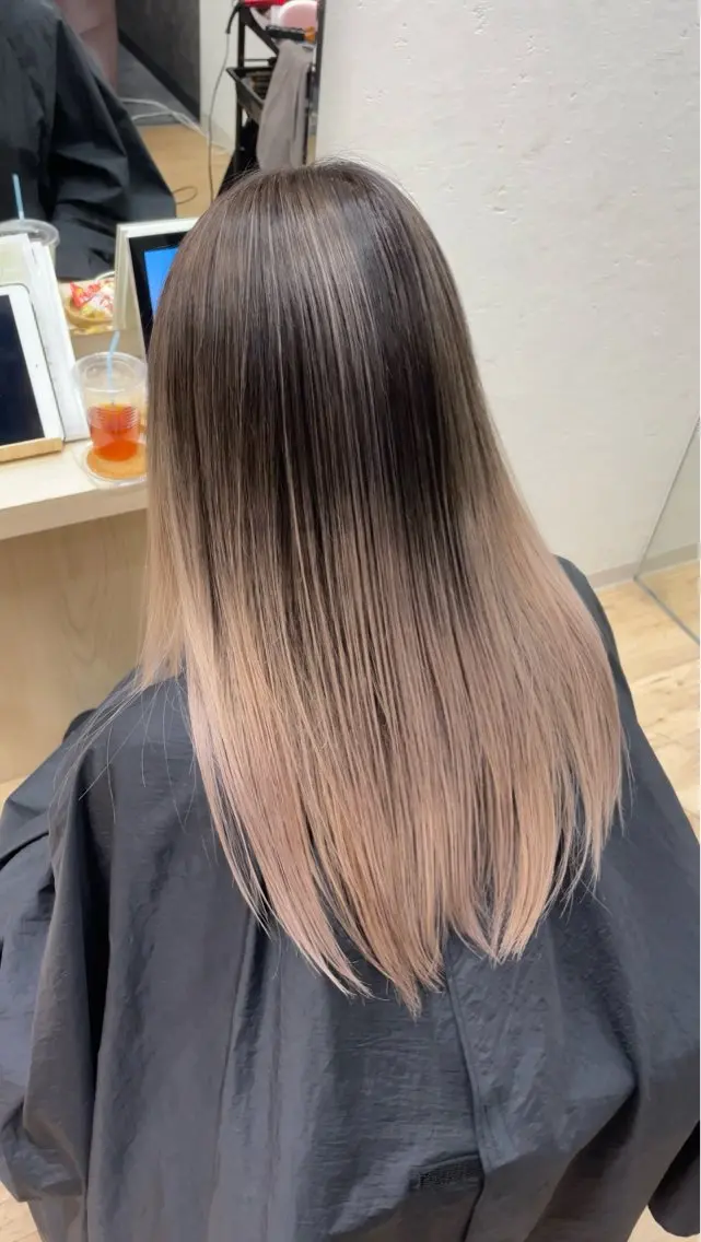 ロング カラー バレイヤージュ レイヤーカット ヘアカラー トリートメント 橋本翔 ハイトーン/レイヤーのヘアスタイル