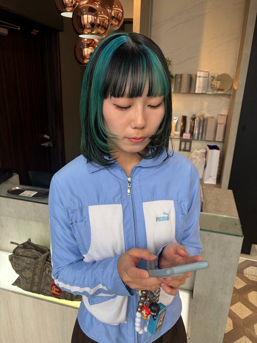 ミディアム カラー 透明感カラー ピンクカラー レッドカラー 髪質改善 トリートメント ヘアカラー 天神暖色カラー レイヤー・髪質改善のヘアスタイル