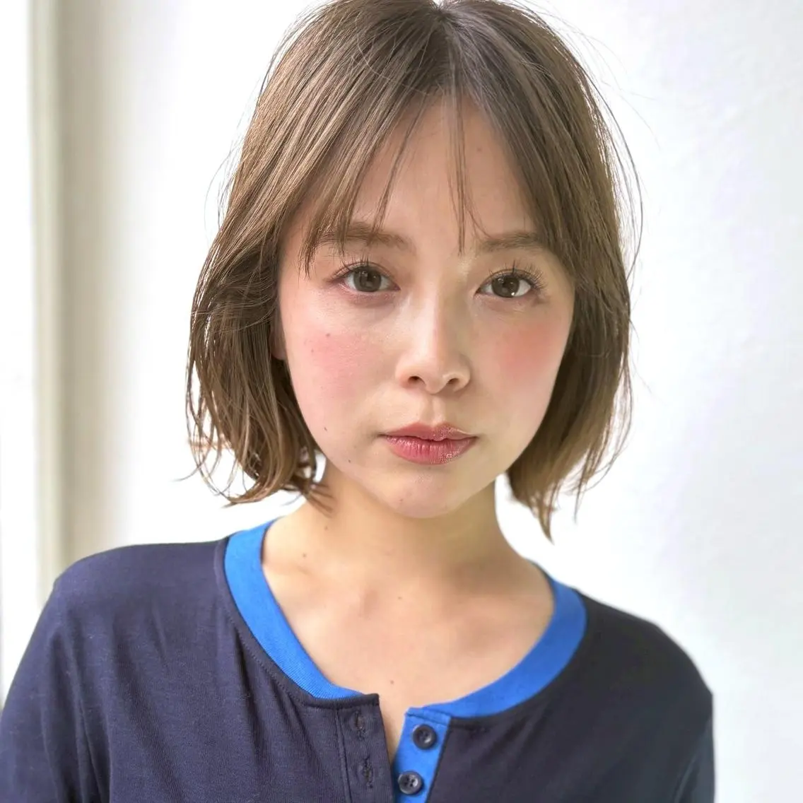 ミディアム 庭木 華瑠のヘアスタイル