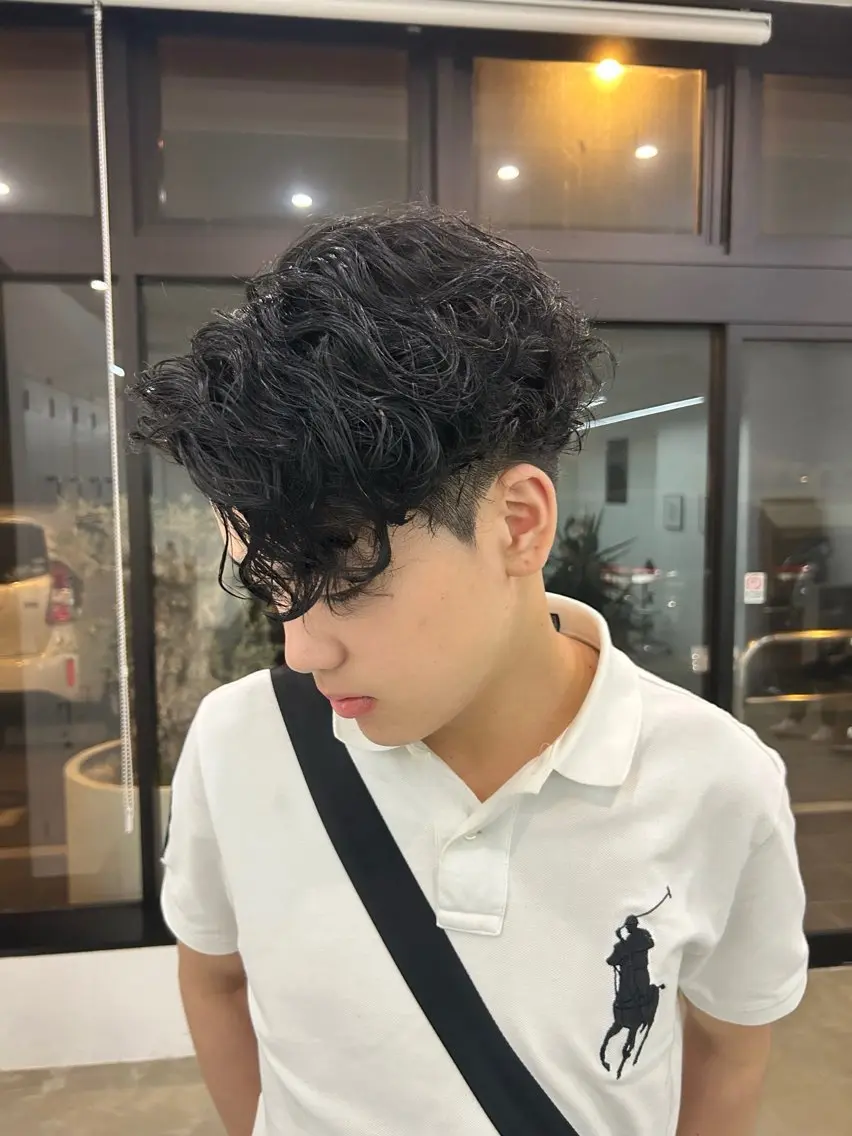 ショート パーマ メンズ ヘアカラー 佐々木 大地のヘアスタイル