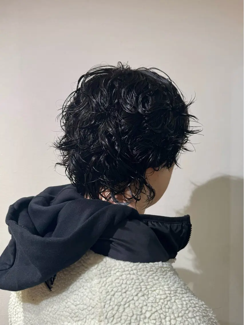ショート パーマ メンズ センターパート ダウンパーマ マッシュ メンズパーマ スパイキーショート カット パーマ 𝙎𝙚𝙞𝙧𝙖 ☆カット/パーマのヘアスタイル