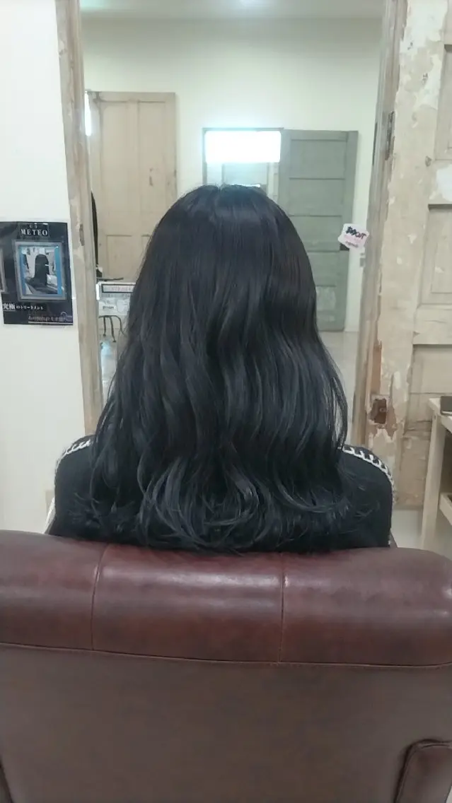カラー ロング 黒髪 ブルーカラー ブルーブラック 磯崎 美幸のヘアスタイル