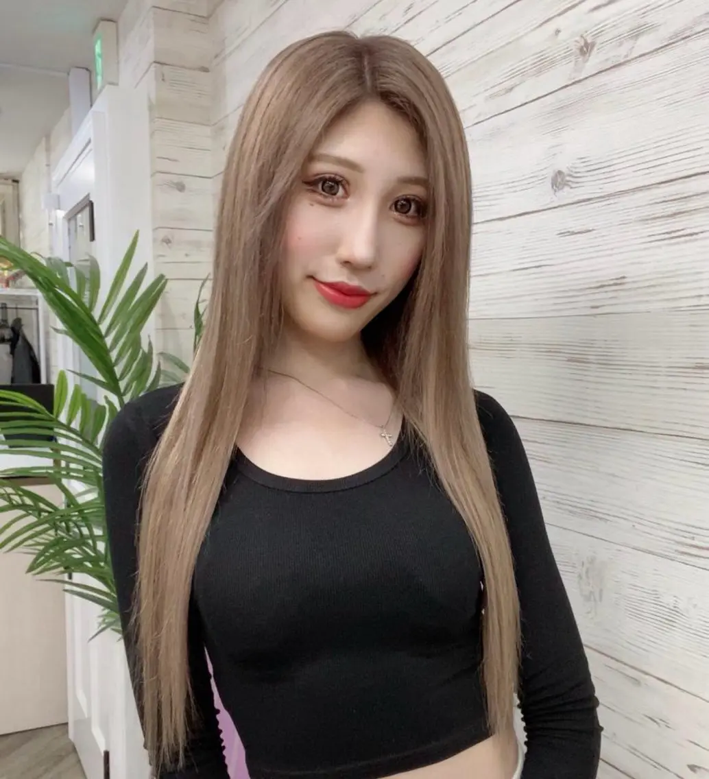 ロング カラー ヘアアレンジ シールエクステ ハイトーンカラー エクステ 韓国風ヘア ロング カット エクステ ヘアセット FAAM Tsuneのヘアスタイル