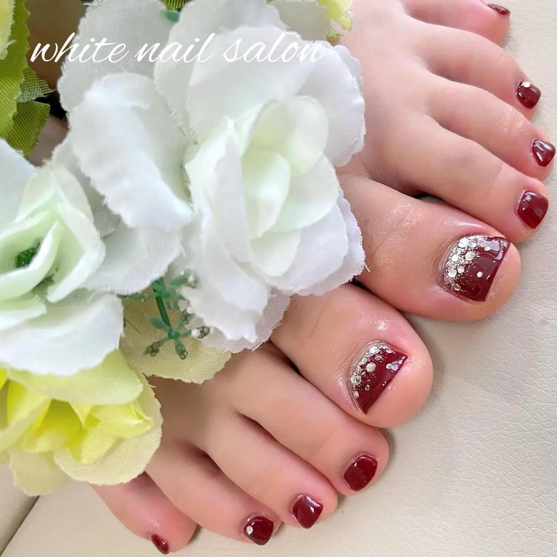 ネイル フットネイル ジェルネイル ハードジェル ラメ(グリッター) 持ち込み フットネイル white nail salonのネイルデザイン
