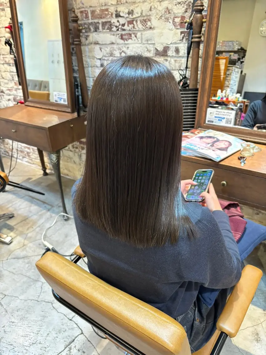 セミロング カラー 髪質改善 トリートメント 七井 香奈 (なないかな)のヘアスタイル