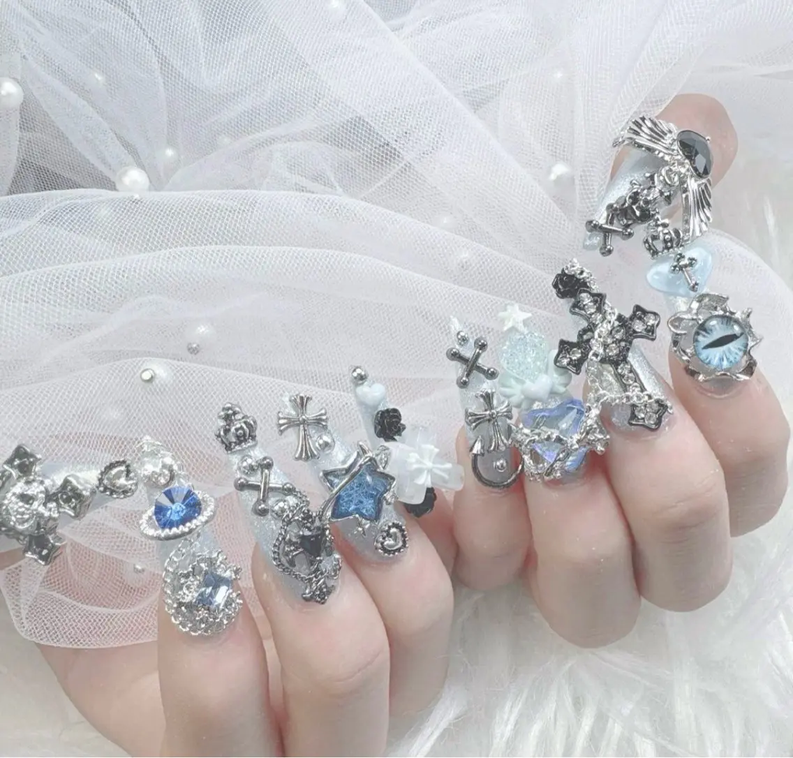 ネイル アートネイル オーロラネイル ボルドー チークネイル フレンチネイル ハンドネイル Sakura Nail Salonのネイルデザイン