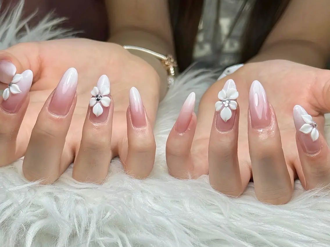 ネイル アートネイル ボルドー フレンチネイル ジェルネイル 氷ネイル・うるうるネイル ハンドネイル Yuki Nailsalonのネイルデザイン