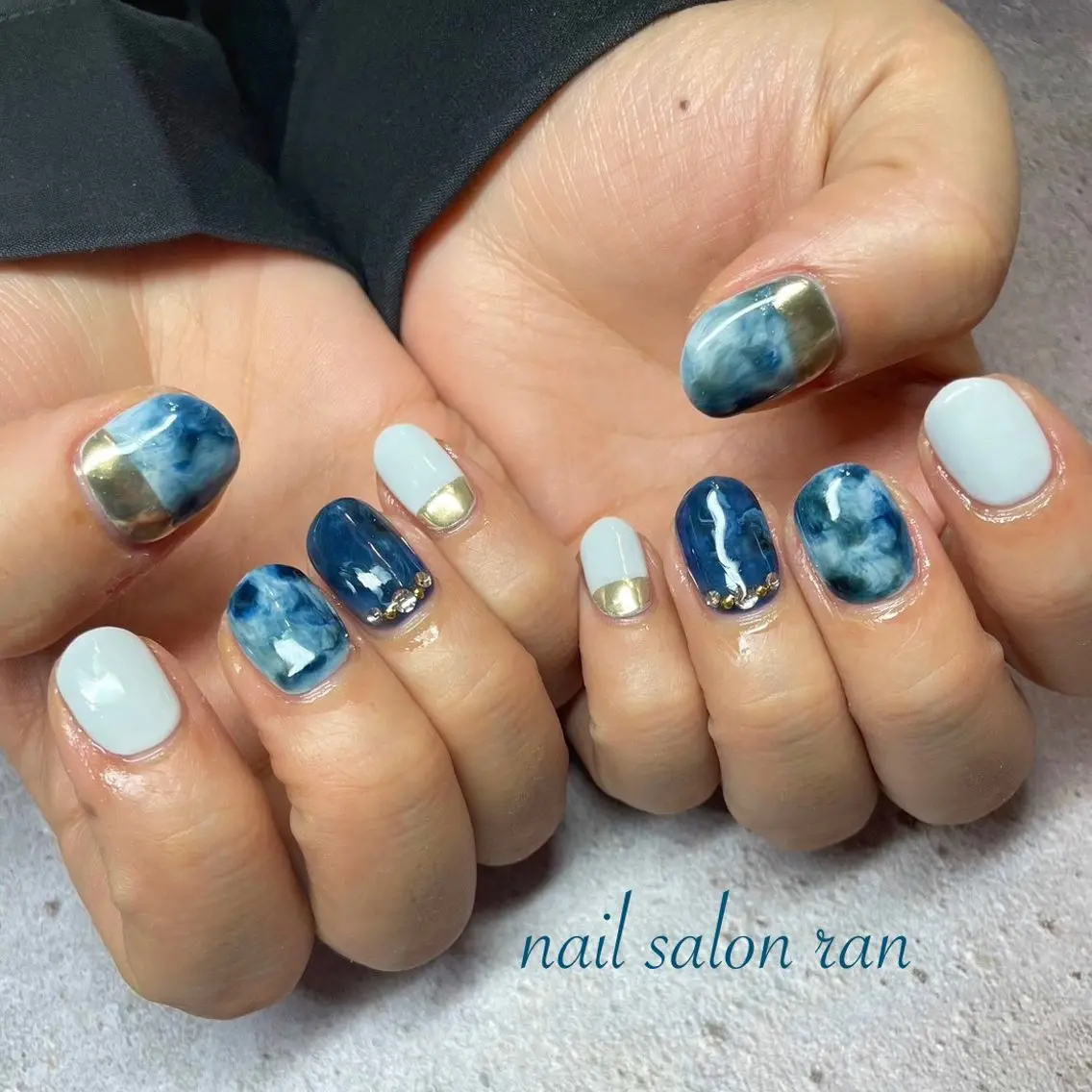 ネイル ブルー フレンチネイル 大理石ネイル(マーブル) ミラーネイル 逆フレンチ ハンドネイル ハンドケア nailsalon ranのネイルデザイン