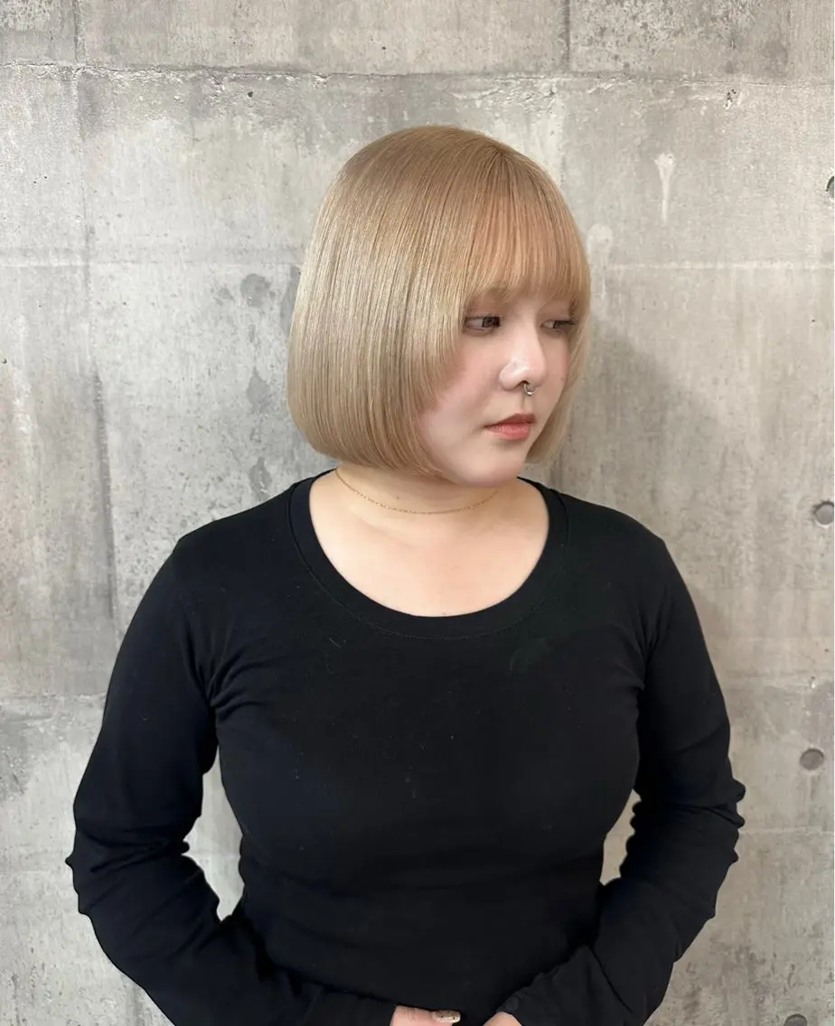 ショート ヘアカラー ‎MOMO/‎ブリー チ/ダブルカラー🖤のヘアスタイル