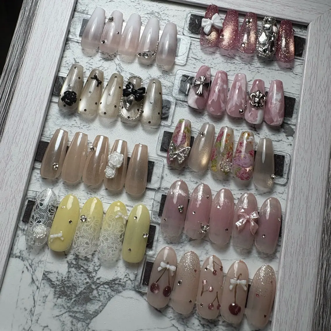 ネイル チークネイル ドット レース マグネットネイル ハンドネイル lvsum nailのネイルデザイン