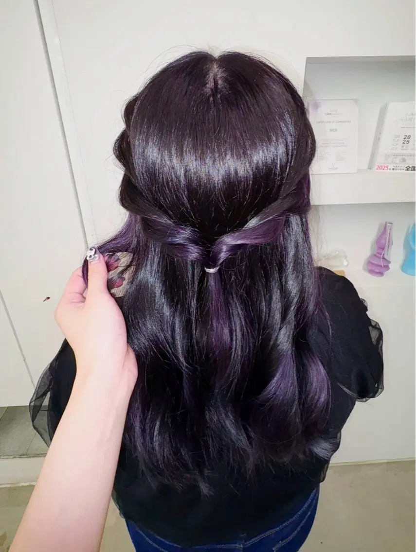 ロング カラー お団子ヘア インナーカラー ヘアカラー 【sica】 チナのヘアスタイル
