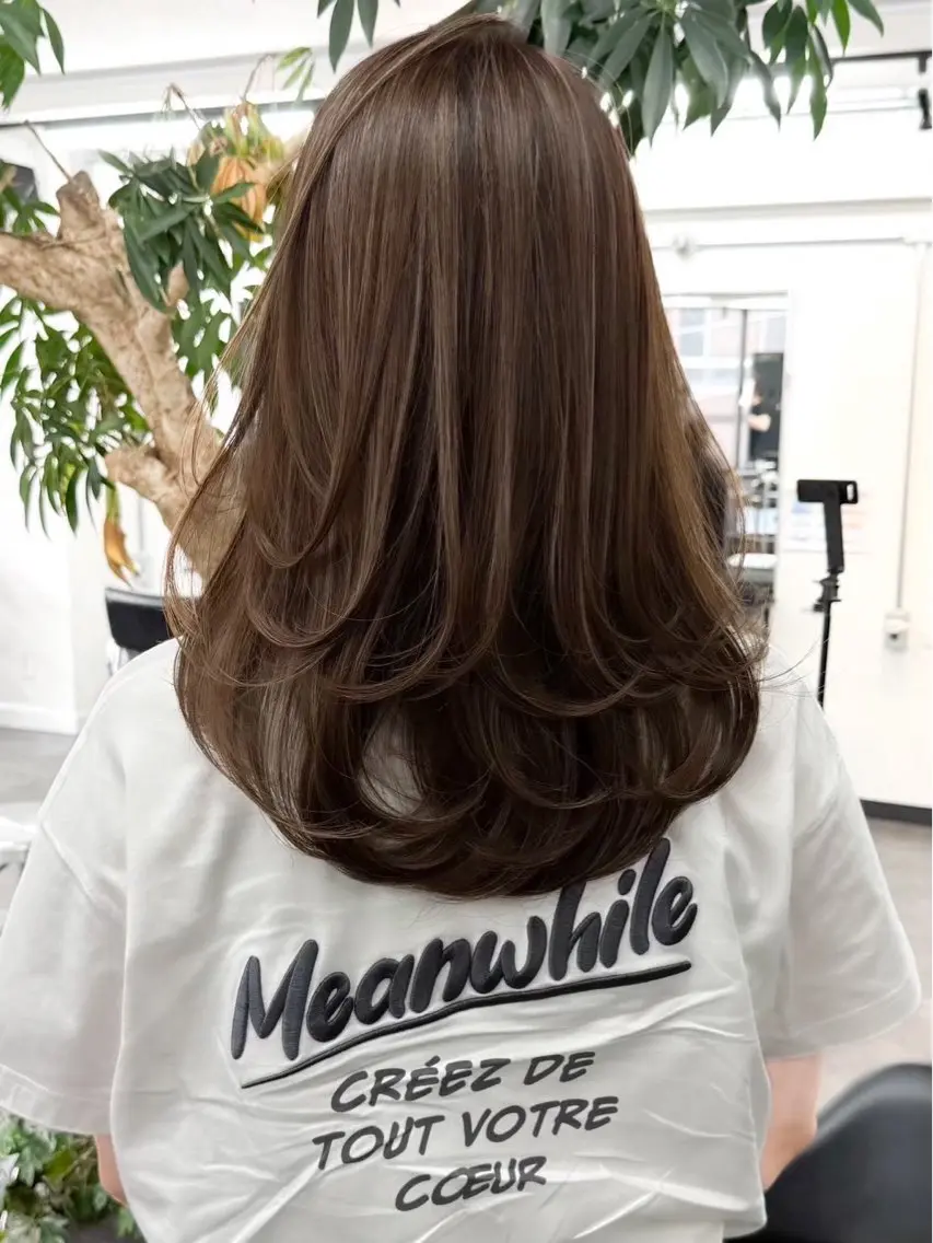 セミロング カラー ハイライトカラー ハイライト レイヤーカット 新實 ゆりあのヘアスタイル