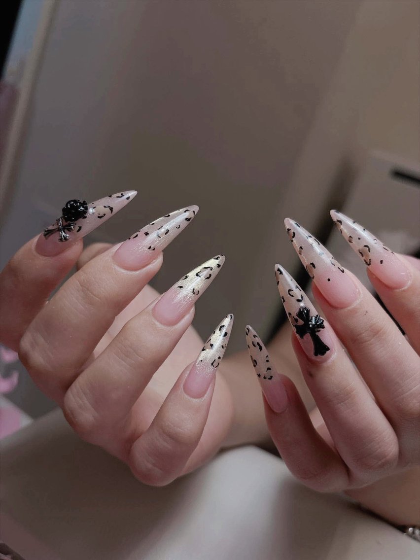 ネイル オーロラネイル クリアネイル フラッシュネイル フレンチネイル ジェルネイル ハンドネイル Sakura Nail Salonのネイルデザイン