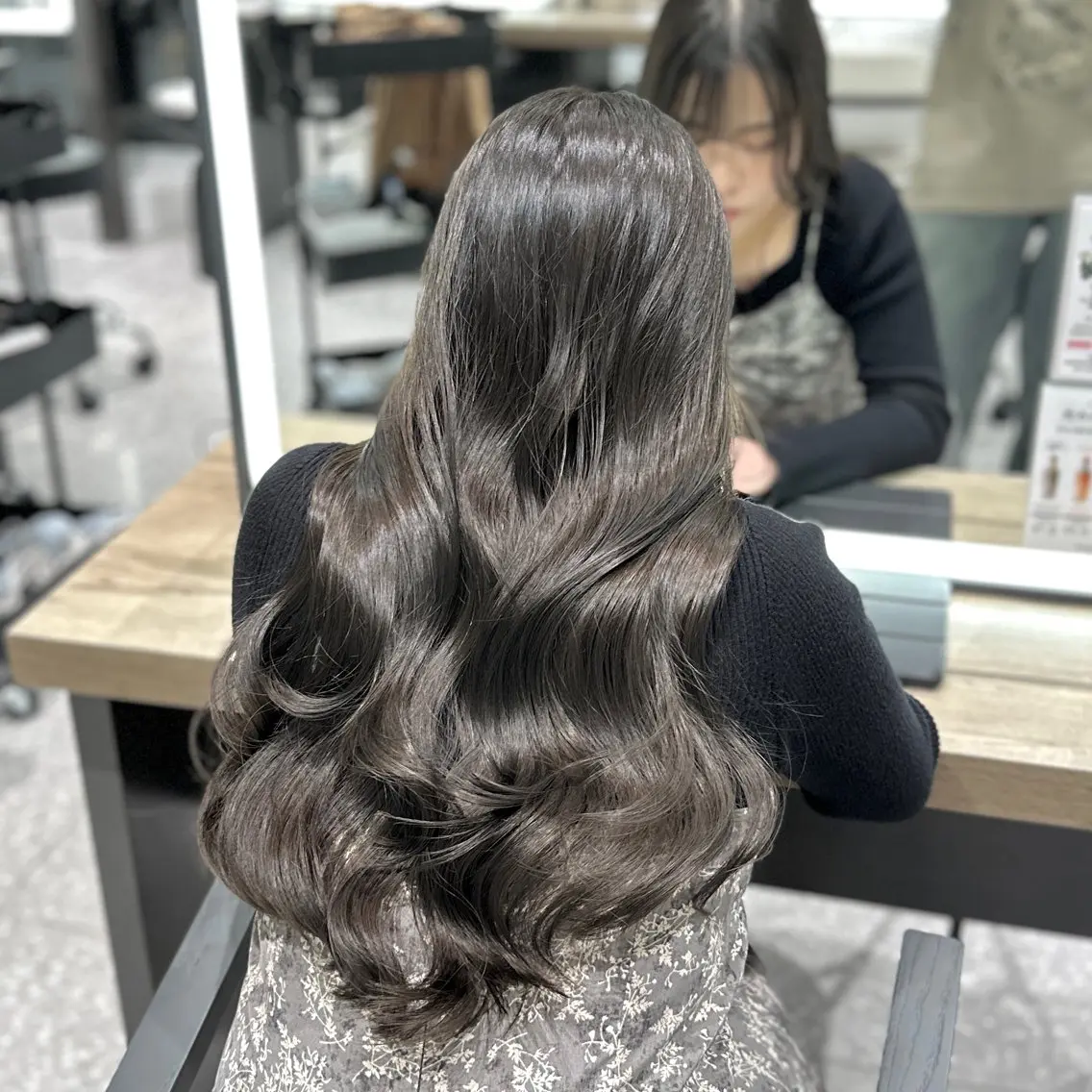 ロング カラー グレージュ オリーブグレージュ オリーブグレー レイヤー/グレージュ メンズパーマのヘアスタイル