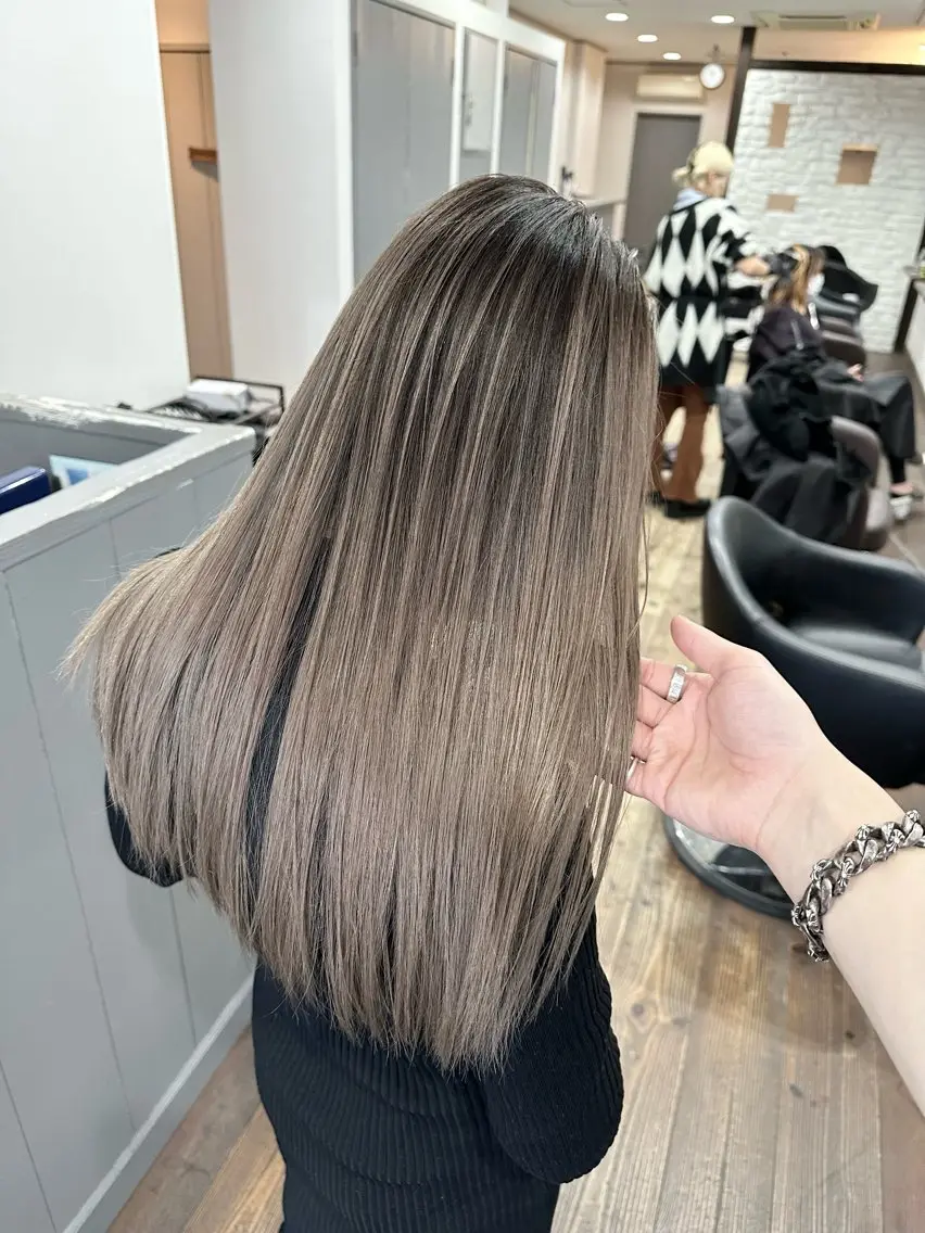 ロング レイヤーカット カット ヘアカラー トリートメント バレイヤージュ 隅中秀弥のヘアスタイル