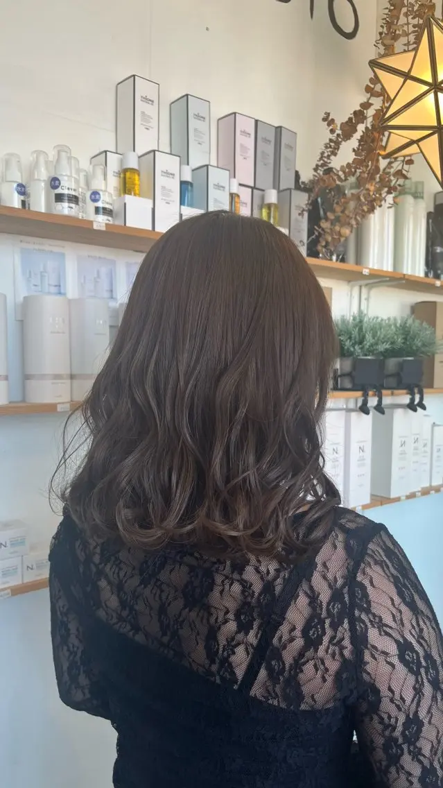 カラー アッシュ アッシュブラウン ブラウンカラー ヘアカラー 比嘉 マリンのヘアスタイル