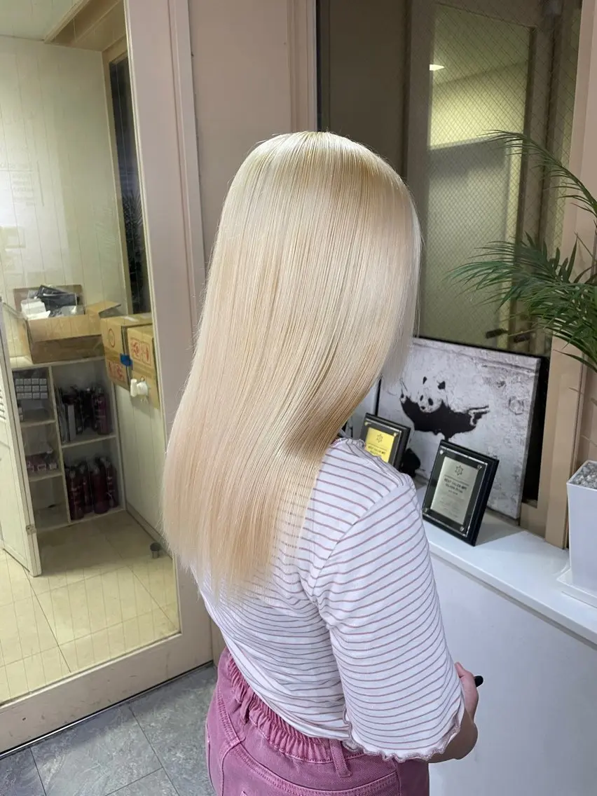 ロング カラー ブリーチ ブロンド ダブルカラー 髪質改善 トリートメント ヘアカラー トリートメント 🌈プルエクステ& ハイトーン🌈関飛鳥のヘアスタイル