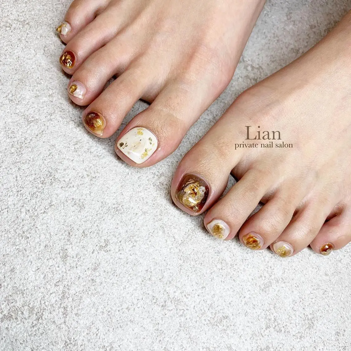 ネイル フットネイル ミラーネイル ニュアンスネイル ホワイト nailsalon Lenoaのネイルデザイン