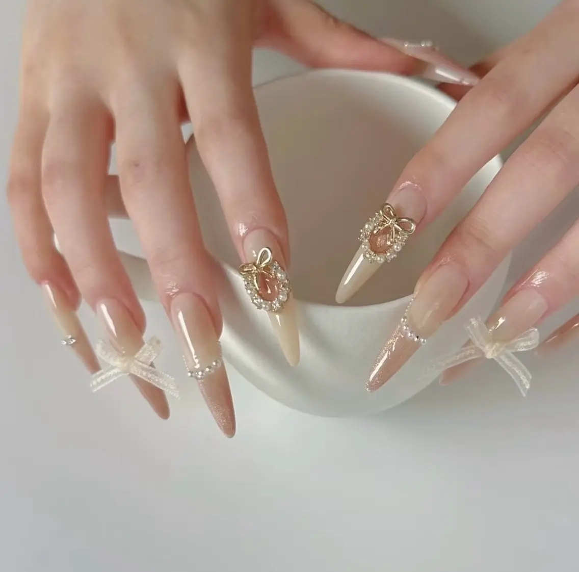 ネイル フラワーネイル フレンチネイル ジェルネイル ガラスフレンチ ハート ハンドネイル BabyYouMi nailのネイルデザイン