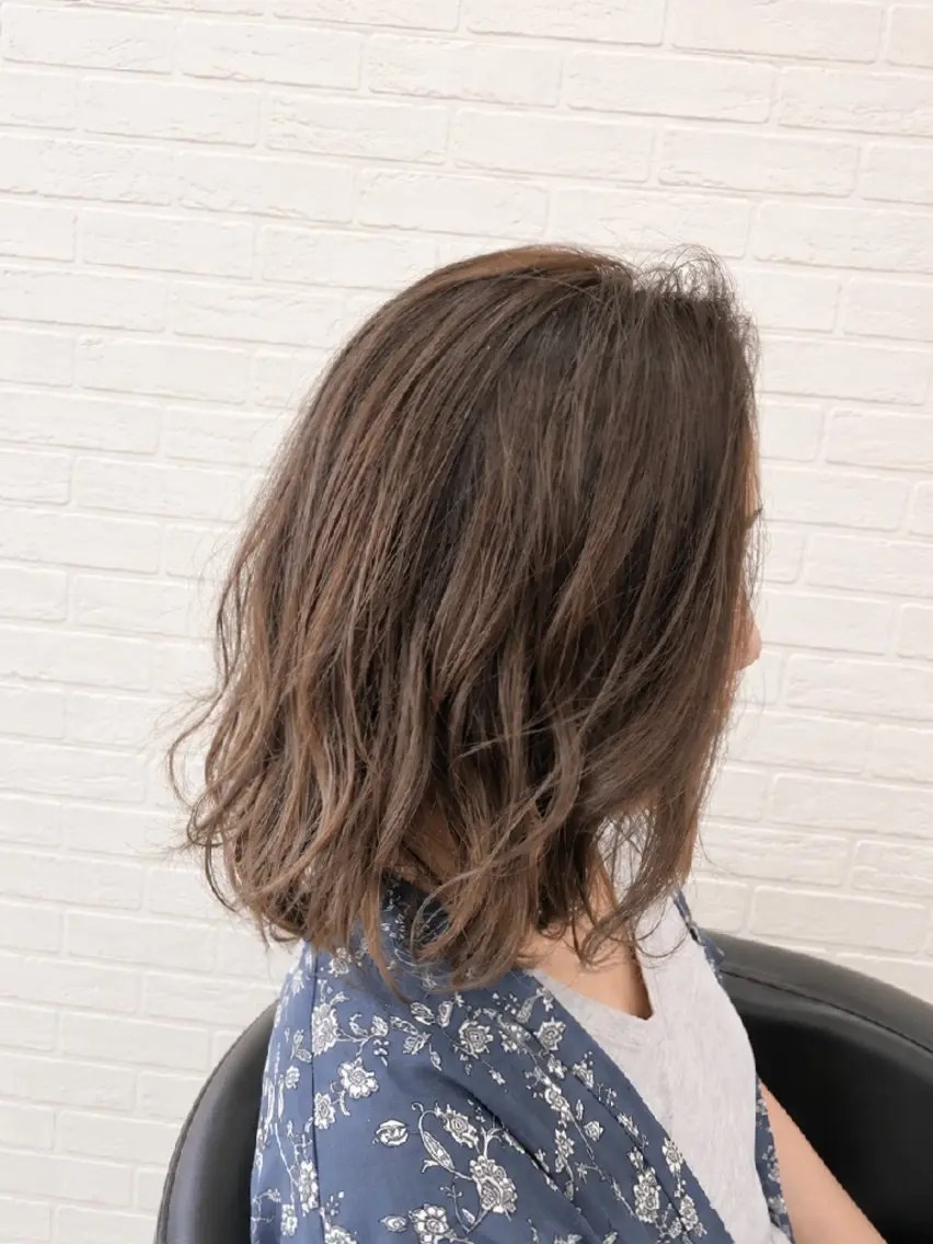 ミディアム カラー 齋藤 真理子のヘアスタイル