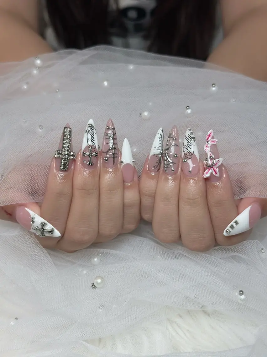 ネイル チークネイル ドット フレンチネイル グラデーション ハート ハンドネイル Julli NailStudioのネイルデザイン