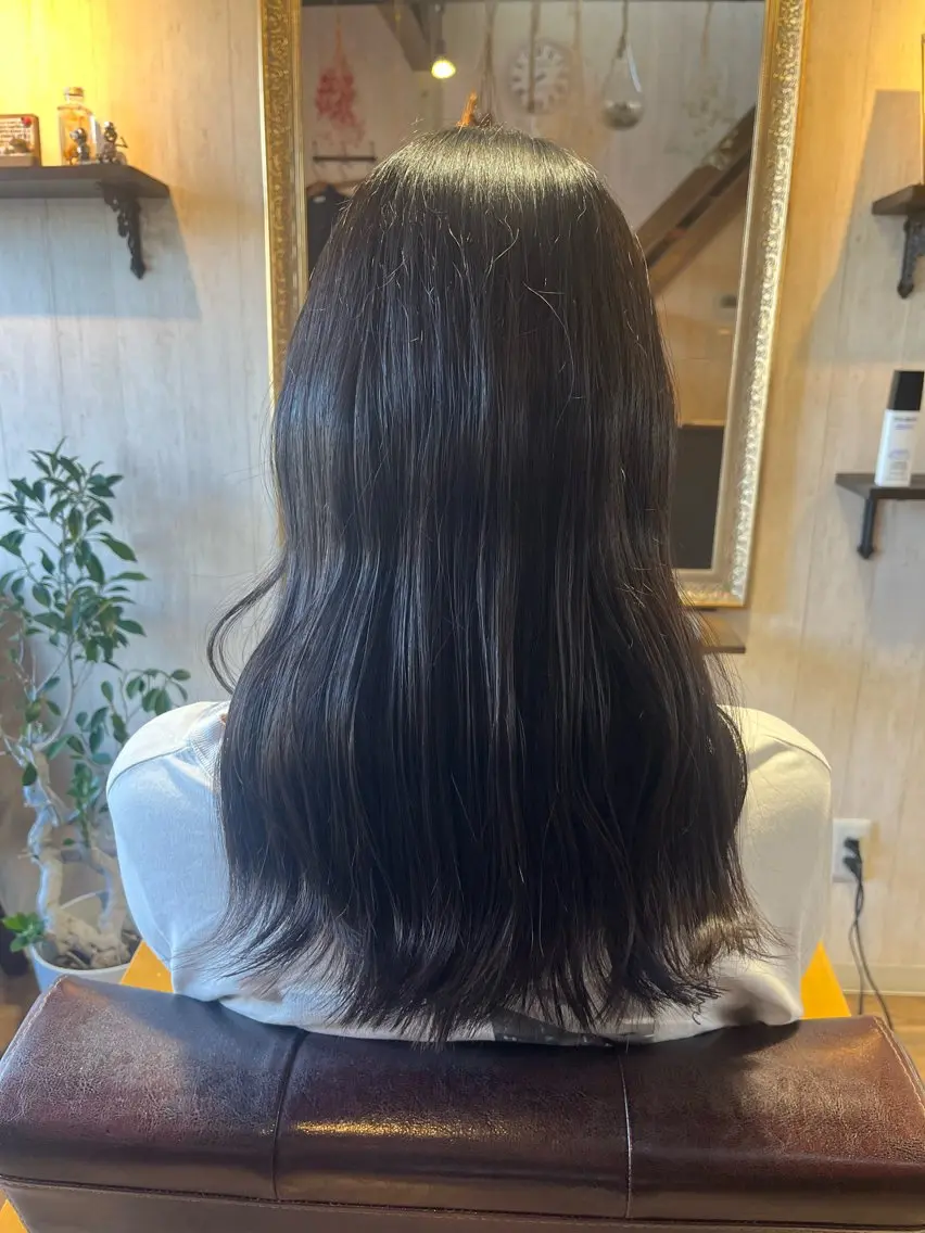 セミロング カット . Lｉｅのヘアスタイル