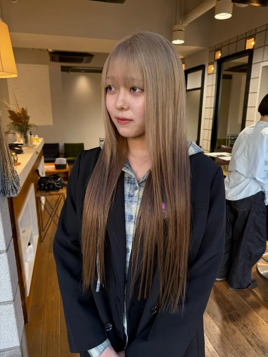 ロング レイヤーカット ヘアカラー 松本  夏海のヘアスタイル