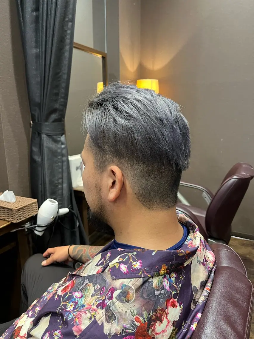 ショート カラー ブリーチ カット ヘアカラー 八木 凜のヘアスタイル