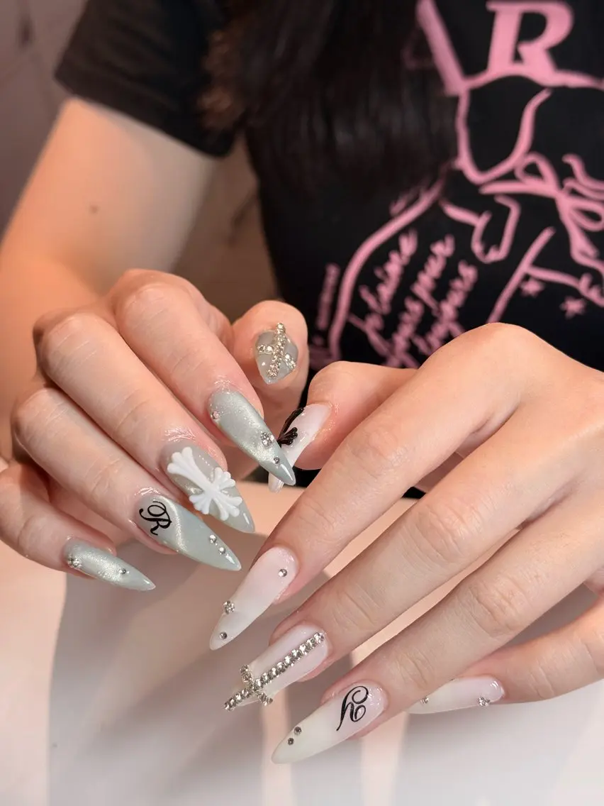 ネイル アートネイル チークネイル フレンチネイル グラデーション キラキラネイル ハンドネイル Risa_ Nailのネイルデザイン