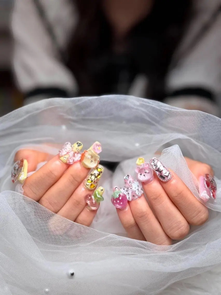 ネイル アートネイル 長さ出し ジェルネイル 韓国ネイル マグネットネイル ハンドネイル Cloudy Chan Nailのネイルデザイン