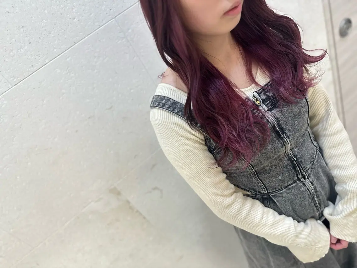 ロング カラー ピンクカラー 安田 柚月のヘアスタイル