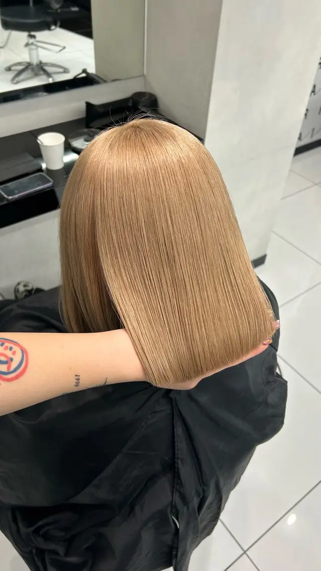 ミディアム カラー 【🦋綺麗めハイトー ン🦋】suzunoのヘアスタイル