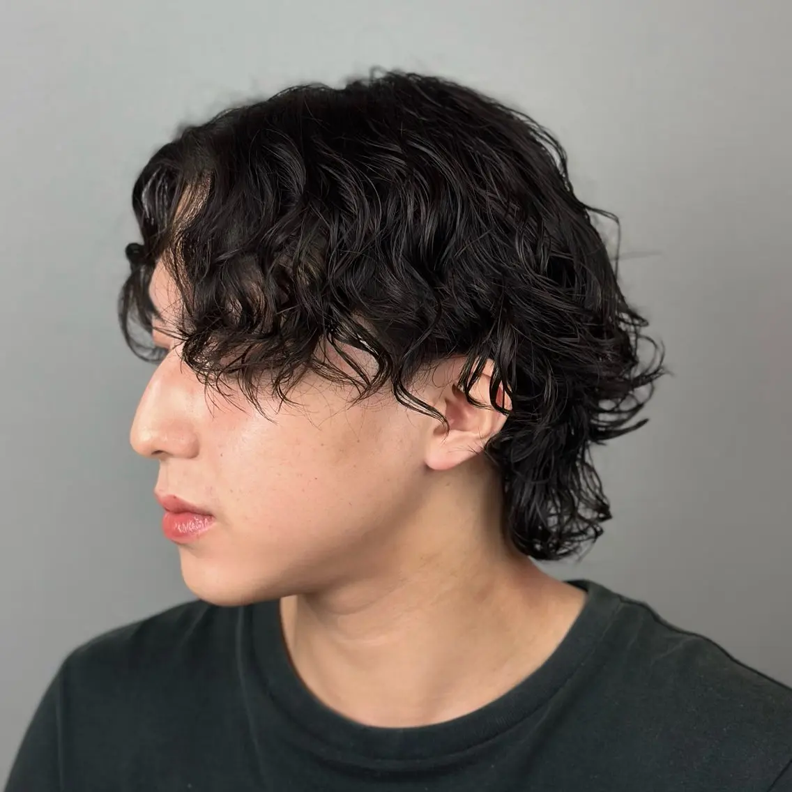 ミディアム パーマ メンズ パーマ 韓国ヘアADOR HARUKIのヘアスタイル