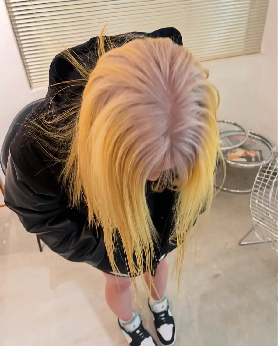 セミロング カラー ヘアカラー カヨコ/ハイトーン /透明感カラーのヘアスタイル