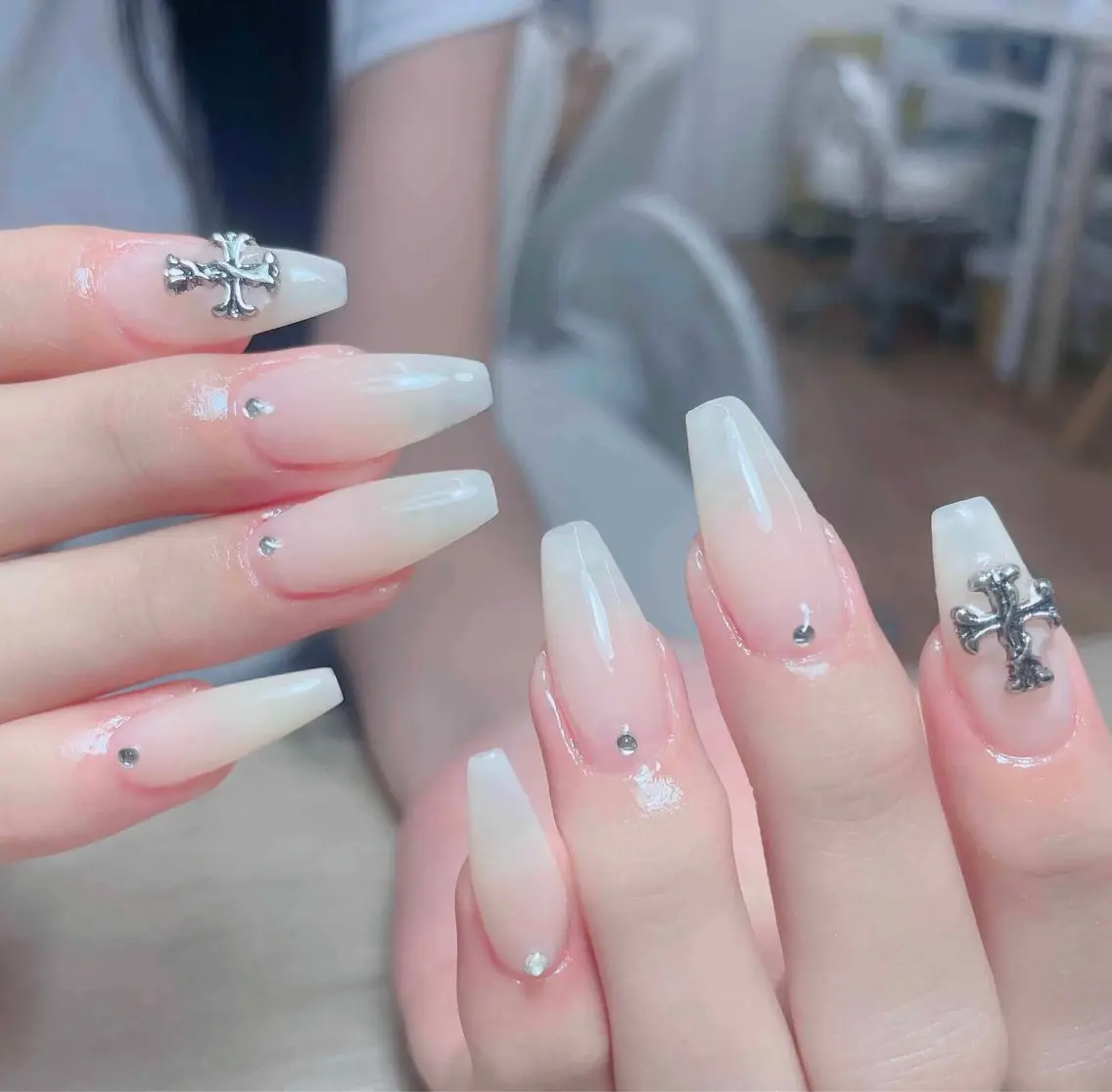 ネイル オーロラネイル ブルー チークネイル 長さ出し フットネイル ハンドネイル Kaori ちゃんのネイルデザイン