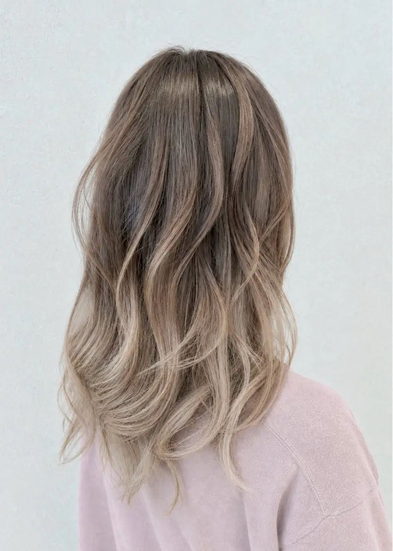 ロング カラー ベージュカラー グラデーションカラー カワクボ ハルキのヘアスタイル