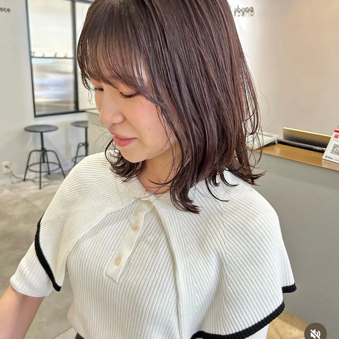 ミディアム カラー レイヤーカット ヘアカラー オリーブベージュ/ ブリーチなし透明感のヘアスタイル