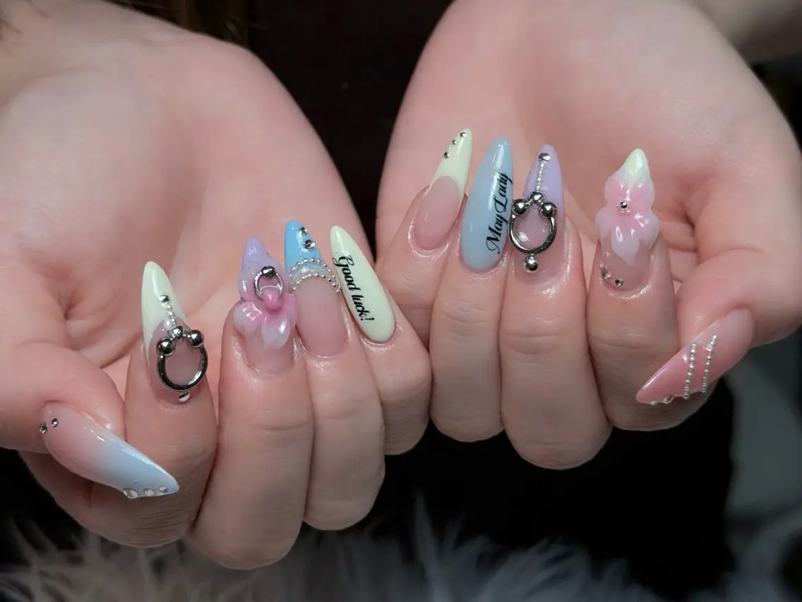 ネイル チークネイル ドット フレンチネイル グラデーション ハート ハンドネイル ハンドケア Eli Muse 新宿ネイルのネイルデザイン