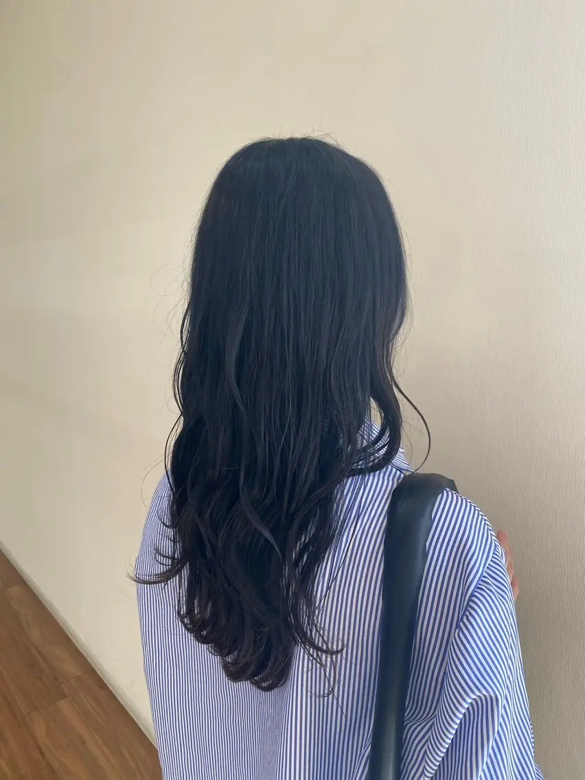 カラー 黒髪 ブルーカラー ブルーブラック HANA ☺︎のヘアスタイル