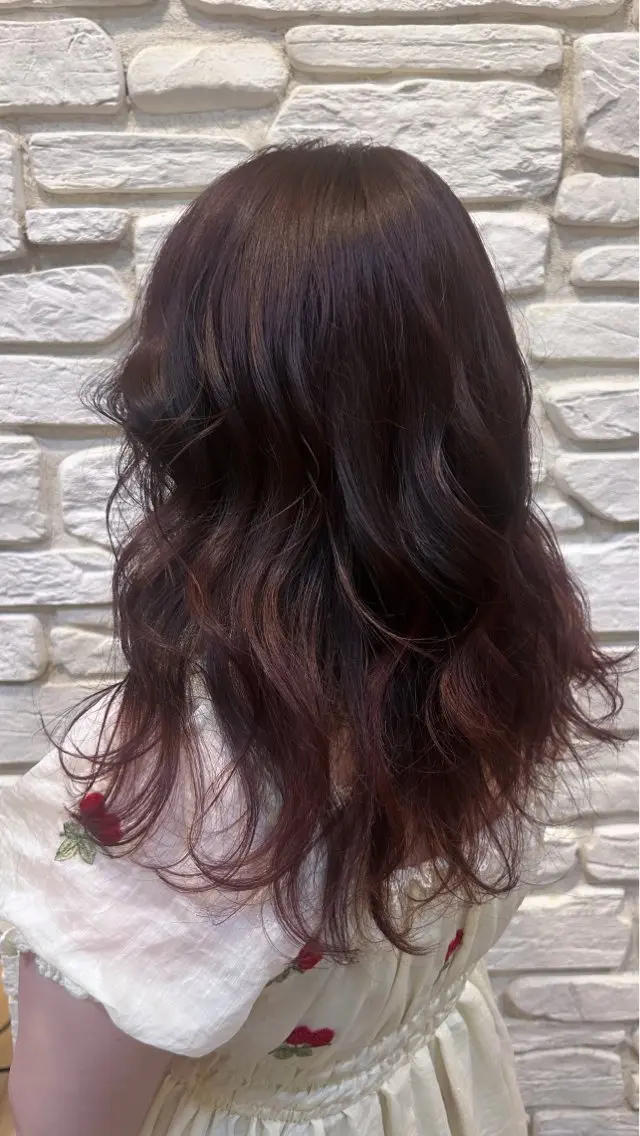 セミロング カラー ヘアカラー 赤堀 凪咲のヘアスタイル