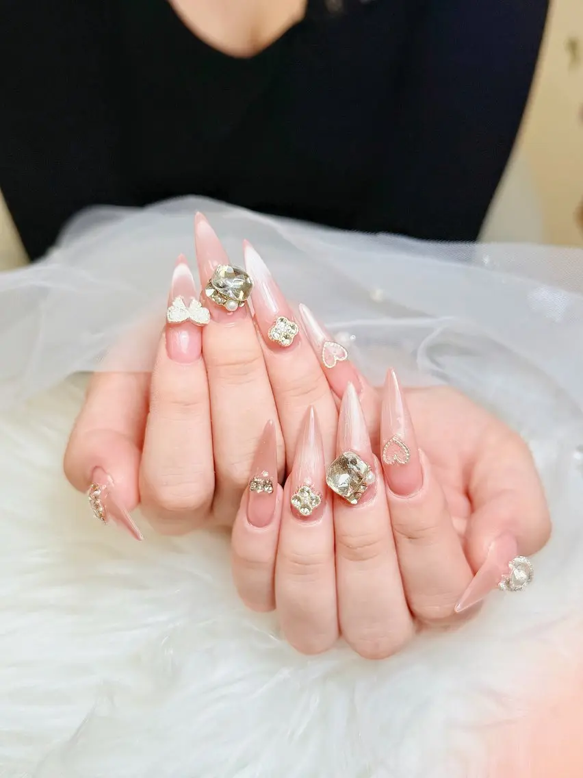 ネイル チークネイル 長さ出し フットネイル 韓国ネイル マグネットネイル ハンドネイル ハンドケア AN NAIL 高田馬場_HOAのネイルデザイン