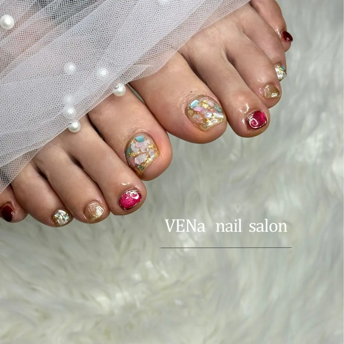 ネイル オーロラネイル フラッシュネイル フットネイル フレンチネイル 氷ネイル・うるうるネイル フットネイル VENa eye＆ nail salonのネイルデザイン