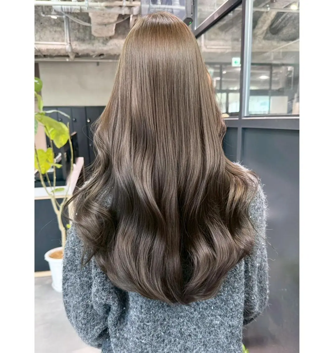 セミロング カラー グレージュ 顔まわりレイヤー 顔周りカット 韓国風ヘア レイヤーカット カット ヘアカラー トリートメント ITbyALBUM 八王子店のヘアスタイル